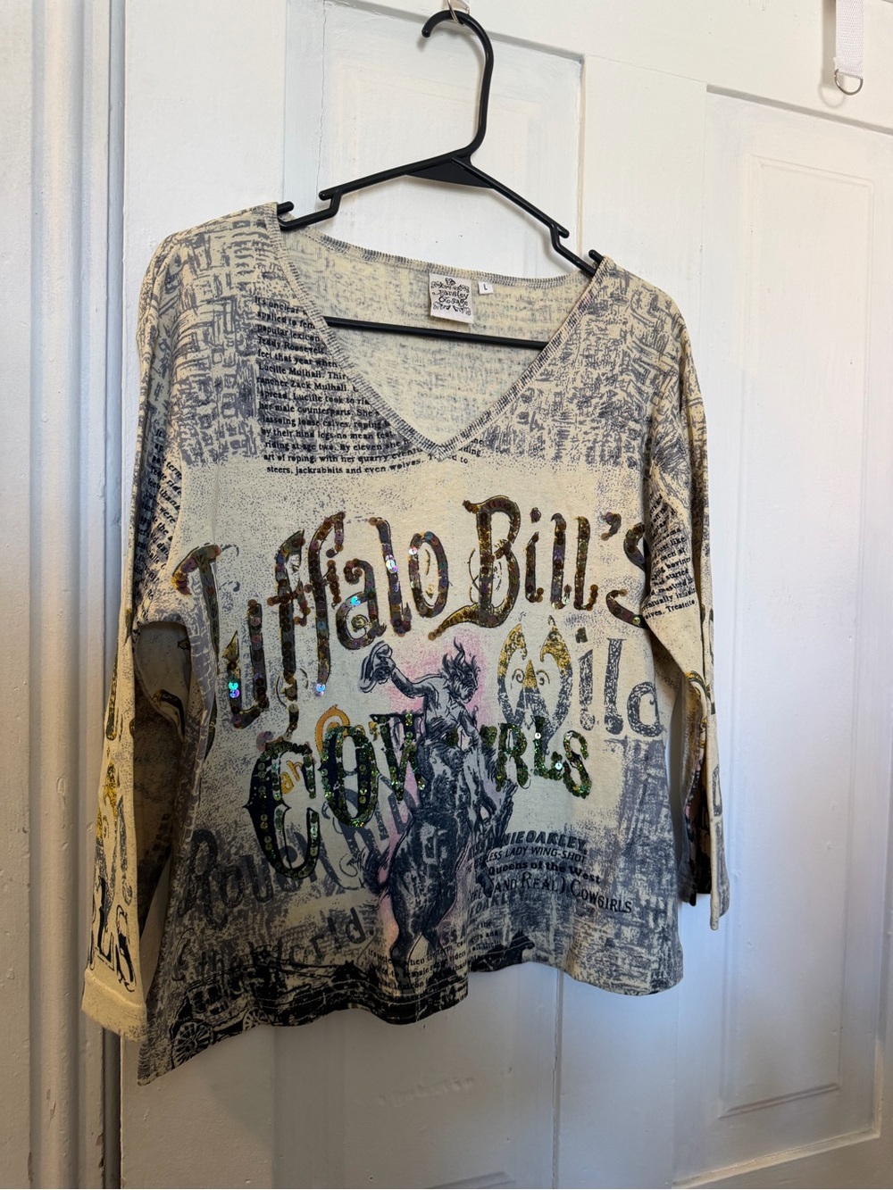 Parsley & Sage Cream and Gray Printed V-Neck Top